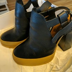 Like New CHLOE Black Sling Slides, 37